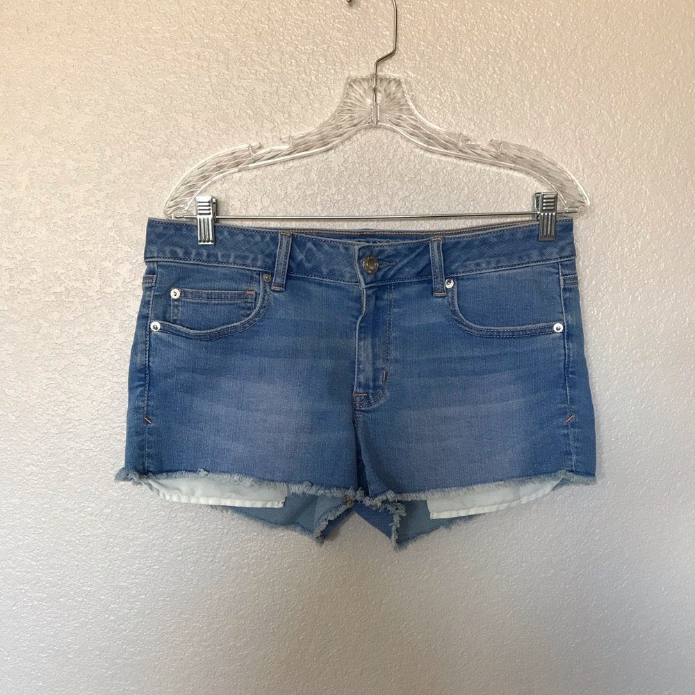 AEO medium wash shorts